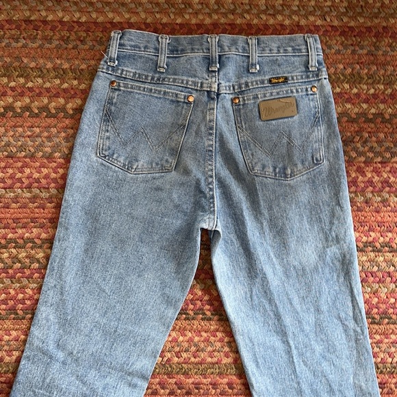 WRANGLER LIGHT WASH DENIM EQUESTRIAN COWBOY JEANS - Picture 4 of 5
